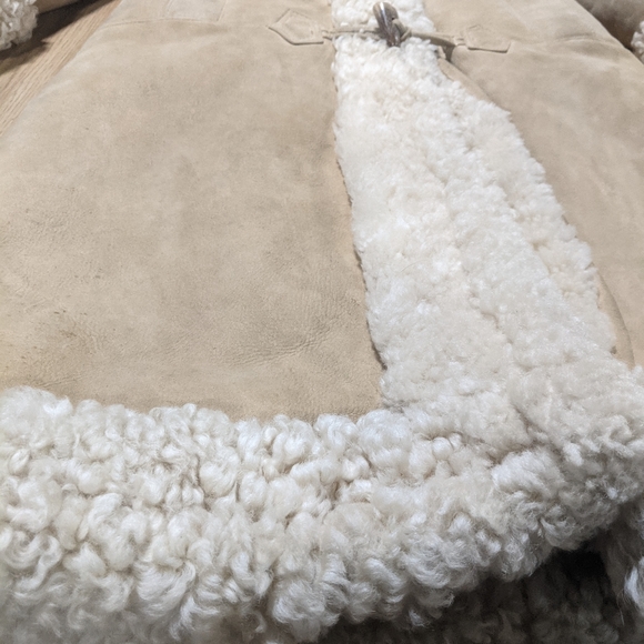 CHARITY FUNDRAISER - Authentic lambskin women's coat size small / medium - Picture 17 of 17